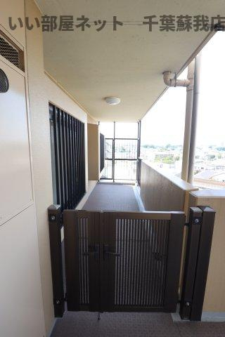 ダイアパレスヒルトップ・エフ千葉寺駅前のロビー|ゆとりのあるロビーです