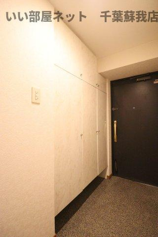ダイアパレスヒルトップ・エフ千葉寺駅前の玄関|シンプルで使いやすい玄関です
