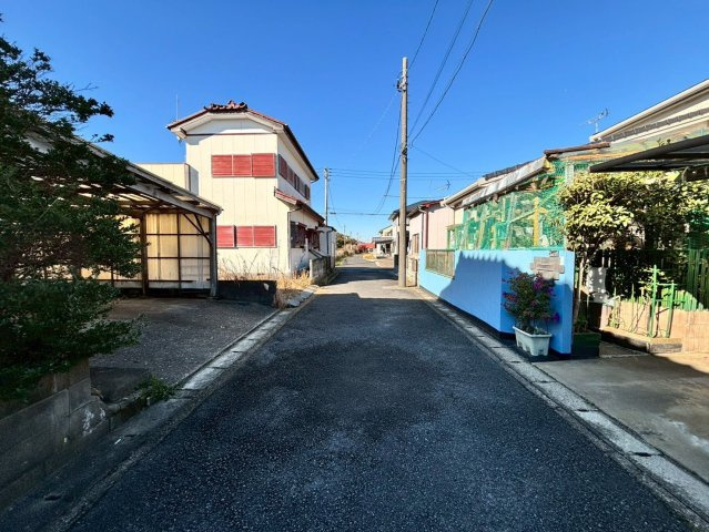 銚子市春日町　中古戸建の前面道路含む現地写真