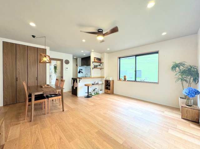 戸塚区上矢部町　中古戸建ての居間・リビング|◆一息つくための憩いの場として。お洗濯ものを干す空間として。ガーデニングエリアとして。多様にご利用いただける空間です。