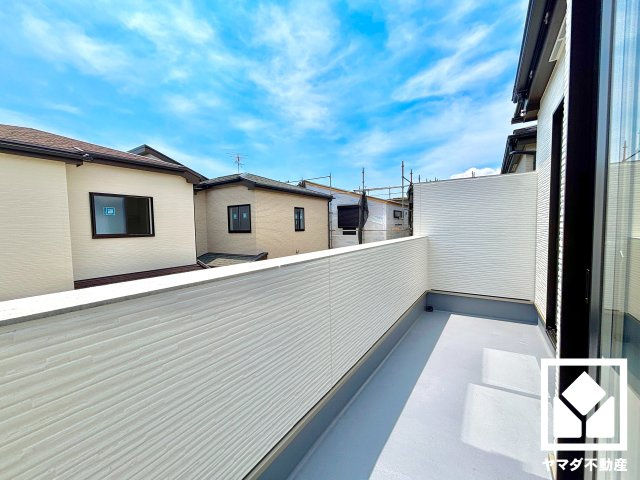 ハートフルタウン尼崎東園田3丁目のバルコニー|南側バルコニーです。南北両面バルコニーで陽当たり、風通し良好。バルコニーが2か所ございますので、お洗濯物をたっぷりと干す事ができます。