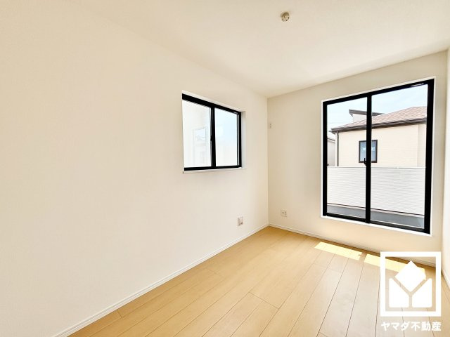 ハートフルタウン尼崎東園田3丁目の洋室|約5.18帖の2階洋室です。お子様のお部屋などにも丁度良い広さです。
