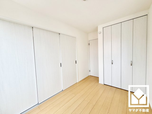 ハートフルタウン尼崎東園田3丁目の洋室|約4.5帖の2階西側洋室です。可動間仕切りを閉じることで、それぞれ独立した居室としてもお使いいただけます。