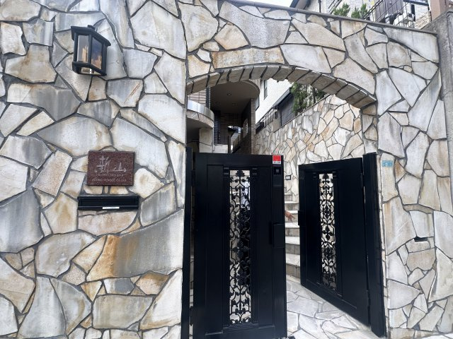 豊中市緑丘一丁目30-3の玄関