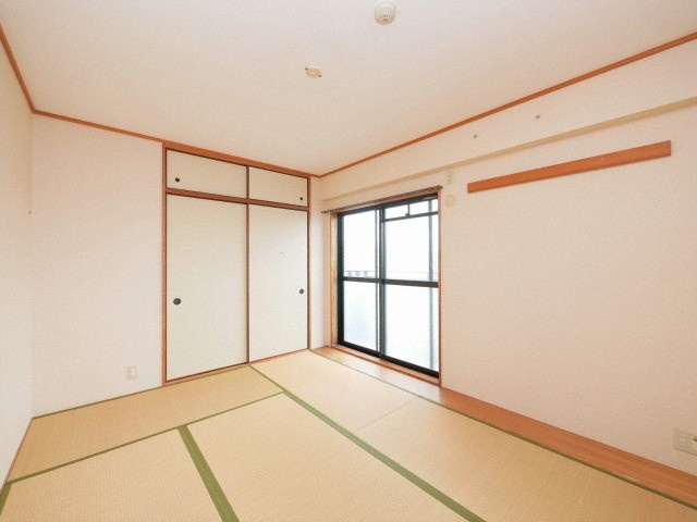サンプラザ湯里南の和室