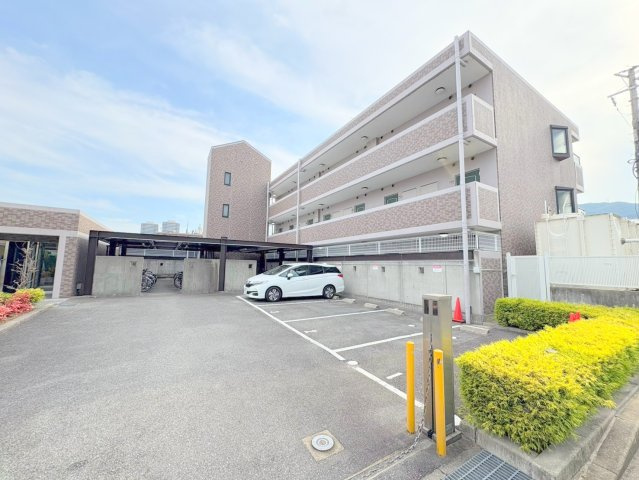 アミティ宝塚Bの駐車場|駐車場に車を止められます