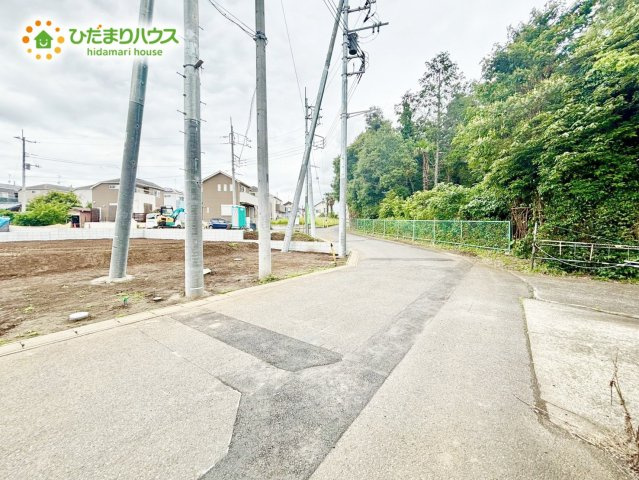 野田市清水635　新築戸建　G号棟の前面道路含む現地写真|接道：南側5m公道