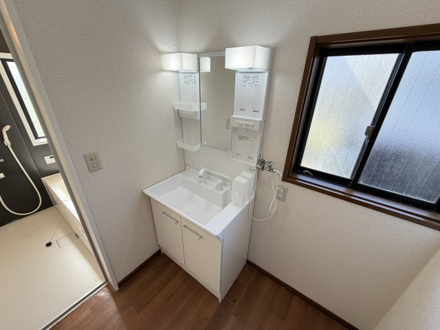 旭市ニ戸建ての独立洗面台