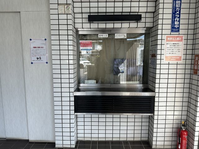 クレスト南浦和弐番館のエントランス