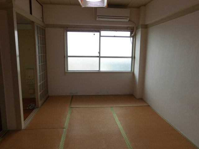 日下マンションの寝室