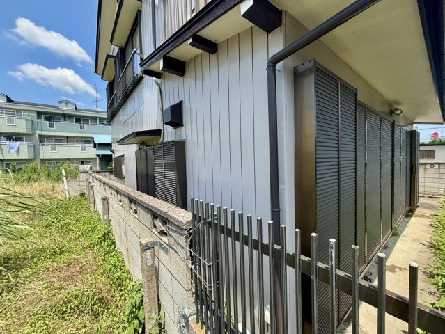 柳沢新田　住宅用地　更地、確測渡しの周辺|物件の左側面