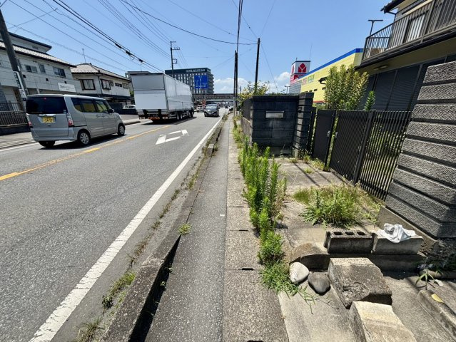 柳沢新田　住宅用地　更地、確測渡しの前面道路含む現地写真