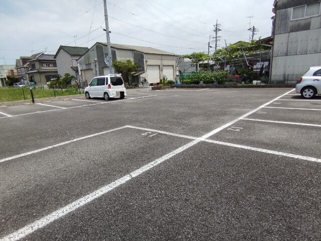アンプルール　リーブルＢｏｎｈｅｕｒの駐車場