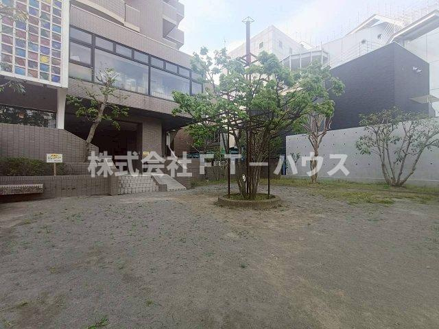 INSURANCEBLDGIXの庭