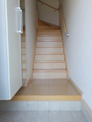 イリーデアンジュＡの玄関