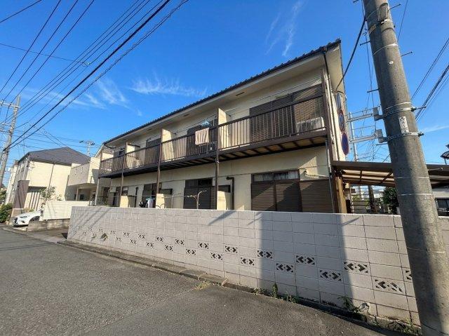 アゼル下里の外観