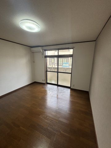 アゼル下里の内装
