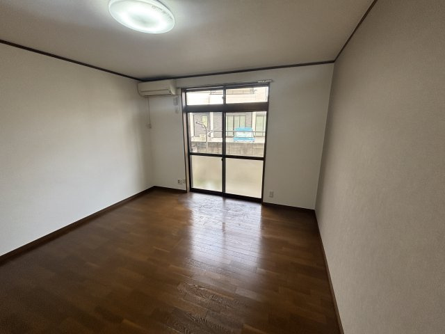 アゼル下里の内装