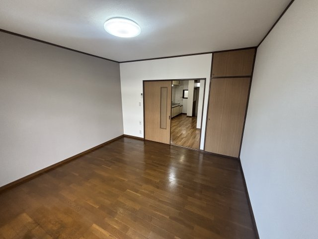 アゼル下里の内装