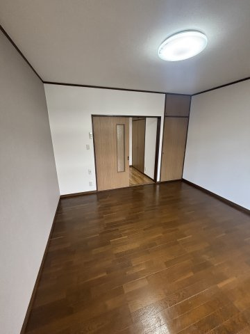 アゼル下里の内装