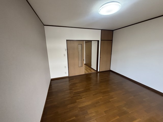 アゼル下里の内装