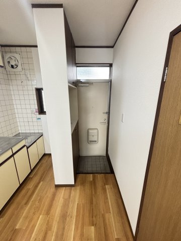 アゼル下里の玄関