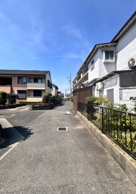 【前面道路含む現地写真】 | 八尾市北本町三丁目　新築戸建