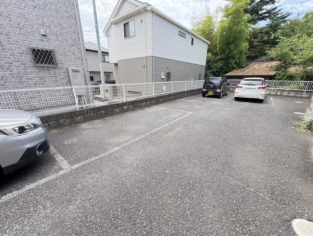 グラーツ弐番館の駐車場