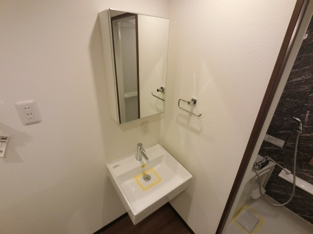 ラシクラス小岩駅前の独立洗面台