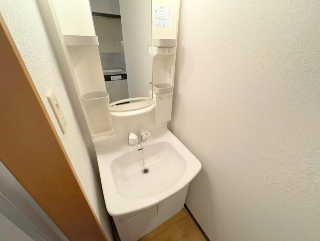 スクエアK2宝塚の洗面所|明るい洗面所です