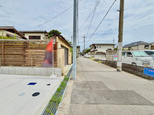 ハートフルタウン尼崎東園田3丁目の前面道路含む現地写真|ZEH水準の優れた断熱・省エネ性能を備えており、毎日の冷暖房効率を高めます。日々の暮らしの快適性にも配慮された住まいです。