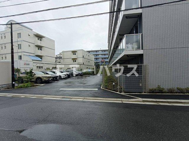 レジデンス船橋東中山の駐車場