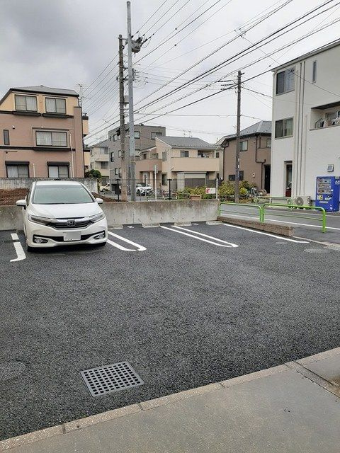 サニー・アートの駐車場
