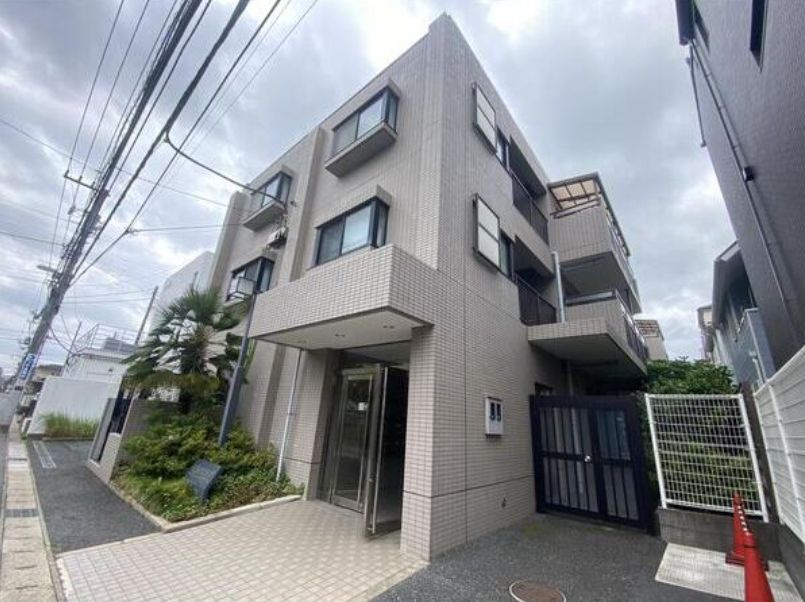 フェアリークリスタル市川のエントランス