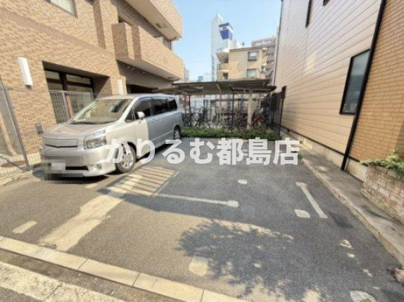 リーガル都島の駐車場