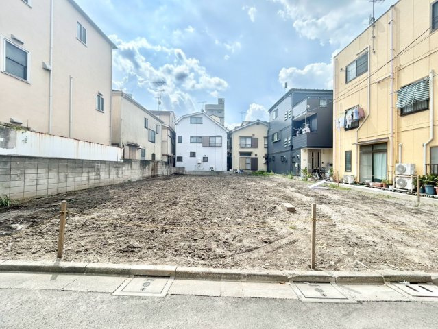 荒川区西尾久1丁目　建築条件無し売地の外観|2026.08.09撮影

現地ご見学希望・資料請求などお気軽にお問い合わせ下さい！
03-5990-5201