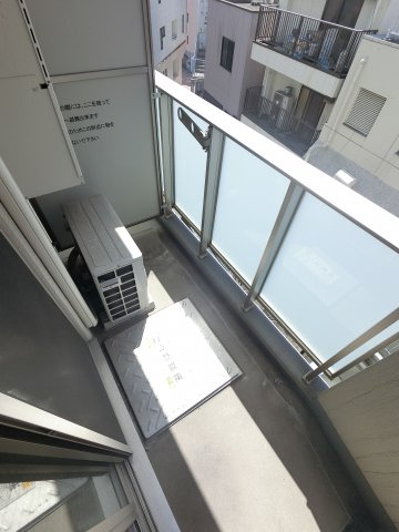 ラクラス市川のバルコニー