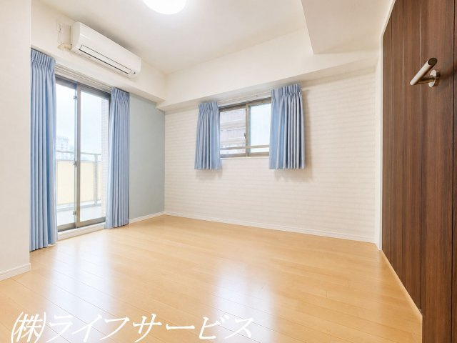 【洋室】 | ワコーレ西宮けやき通り | 洋室6.0帖／クローゼット有・バルコニーに面しています（一部AIで家具消しをしています）