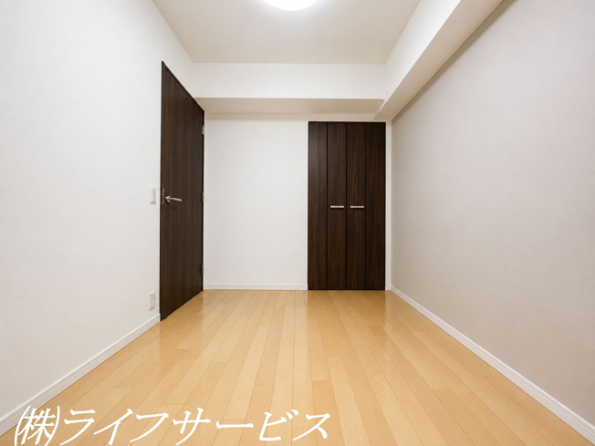 【洋室】 | ワコーレ西宮けやき通り | 洋室5.0帖／クローゼット有（一部AIで家具消しをしています）