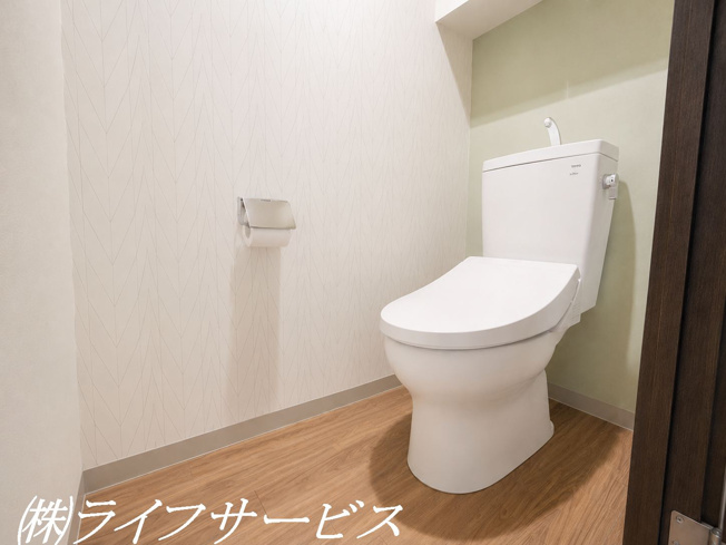 【トイレ】 | ワコーレ西宮けやき通り | 温水洗浄便座付トイレ（一部AIで家具消しをしています）