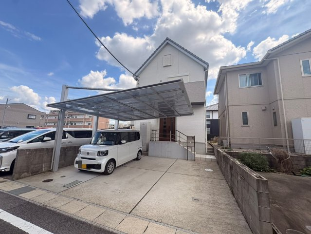 浄水町４丁目戸建の駐車場