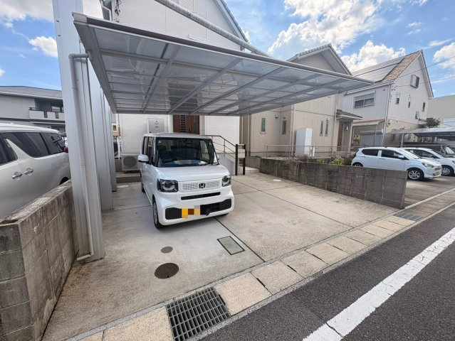 浄水町４丁目戸建の駐車場