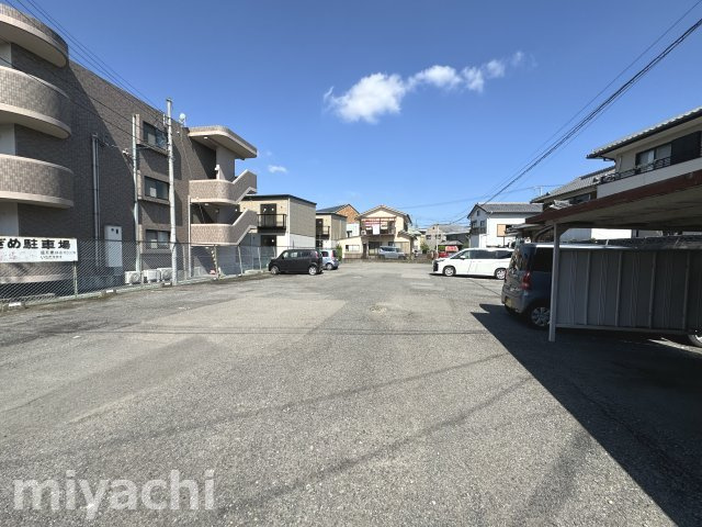 グリーンハイムの駐車場