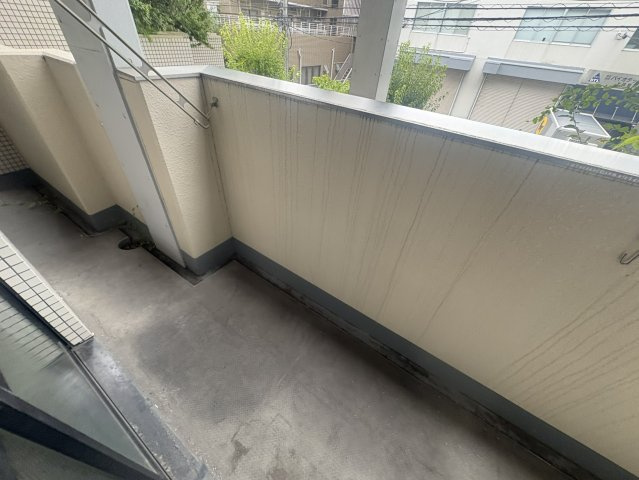 アラメダ江坂のバルコニー