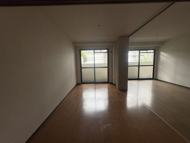 アラメダ江坂の居間・リビング