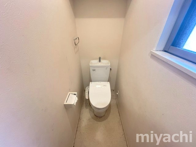 徳島市南島田町２丁目の一戸建てのトイレ