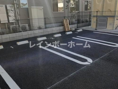 アロッジオ　ラッフィナートの駐車場