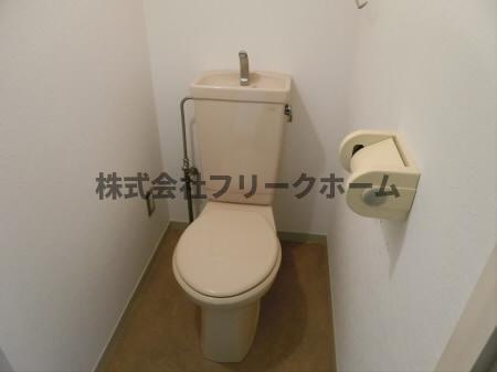 武蔵野市中町１丁目の賃貸マンションのトイレ