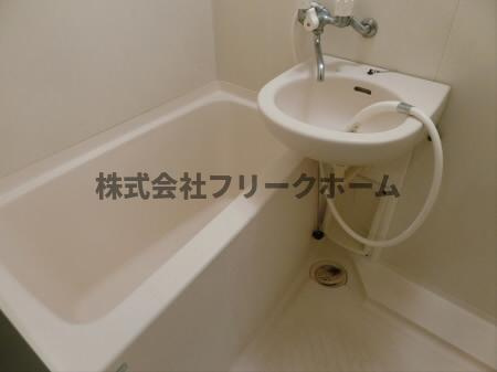 武蔵野市中町１丁目の賃貸マンションの浴室