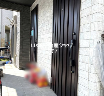 【玄関】 | 加須市川口１丁目　中古一戸建 | 玄関2つの完全二世帯住宅